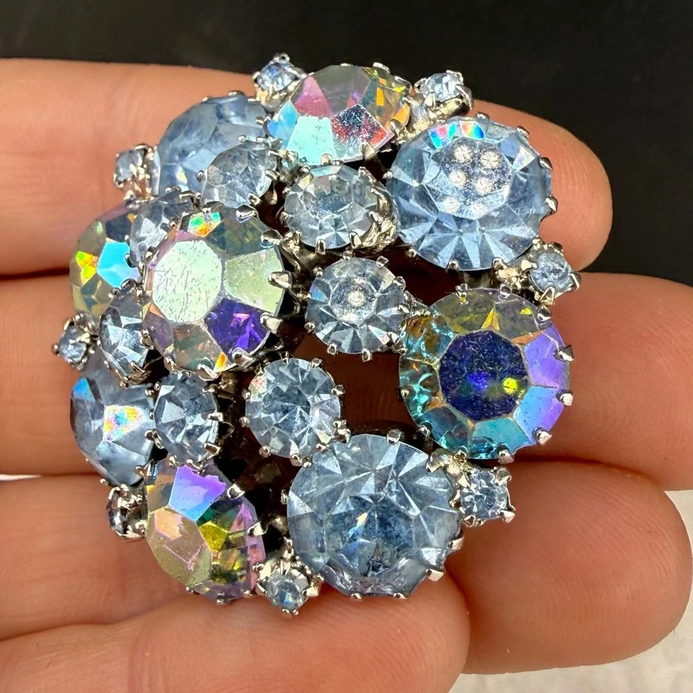 Vintage Weiss Brooch Blue Aurora Borealis Rhinestone Domed